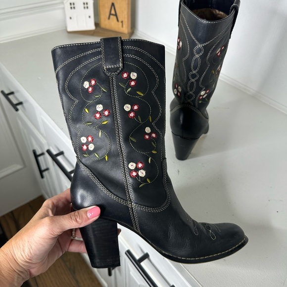 Seychelles Black Leather Floral Embroidered Western Boots – Women’s 7.5 - Picture 6 of 9
